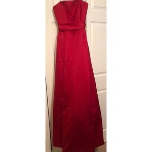 David’s Bridal Red Dress Strapless Wedding Prom Ball Bridesmaid Size 2